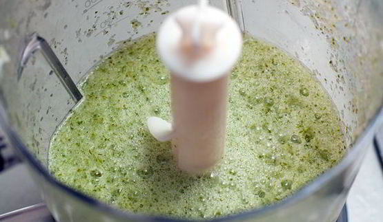 холодный суп из огурцов с креветками