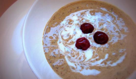 холодный суп-пюре с черносливом и отрубями