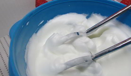 клубнично-лимонный холодный суп с нежными клецками