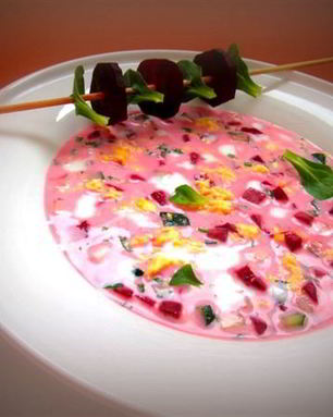 Летний холодный суп со свеклой