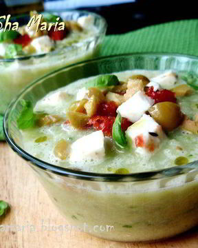 Огуречно-кабачковый холодный суп с моцареллой