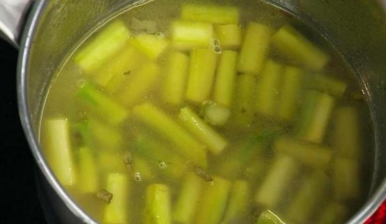 суп-крем из спаржи с палтусом холодного копчения