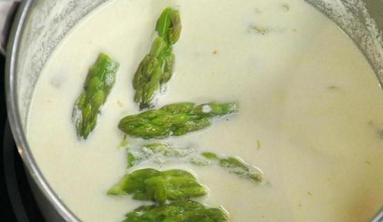 суп-крем из спаржи с палтусом холодного копчения