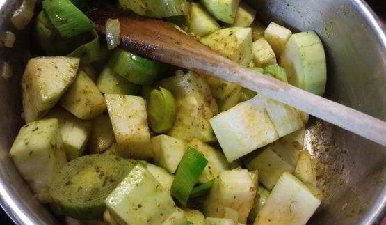 легкий крем-суп из кабачков с карри