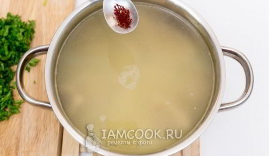 легкий куриный суп с шафраном