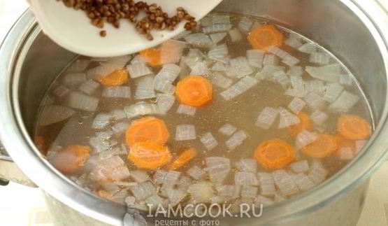 мясной суп с гречкой, стручковой фасолью и шпинатом