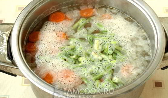 мясной суп с гречкой, стручковой фасолью и шпинатом