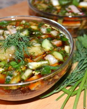 Быстрая окрошка с бужениной и редисом