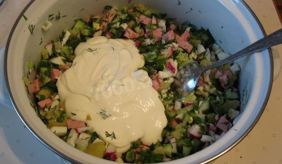 окрошка на кефире классическая с колбасой