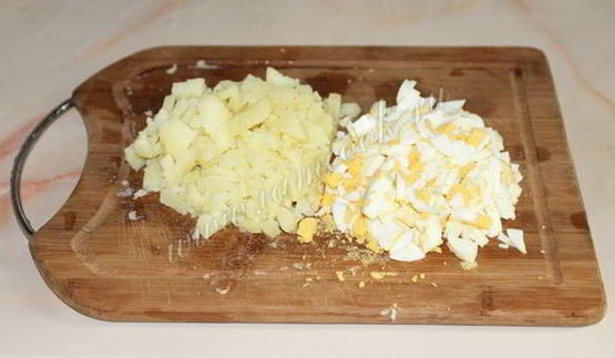 окрошка на квасе с докторской колбасой