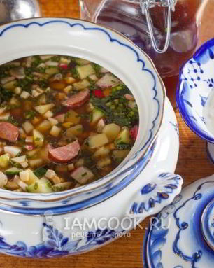 Окрошка на квасе с полукопченой колбасой