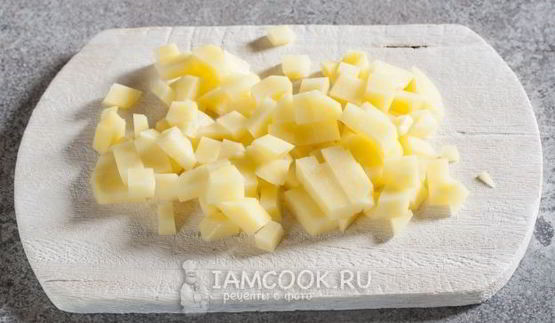 окрошка на квасе с полукопченой колбасой