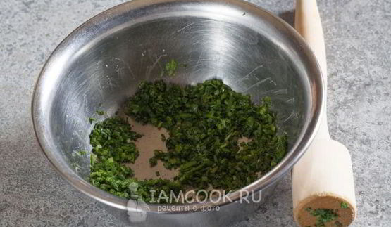 окрошка на квасе с полукопченой колбасой