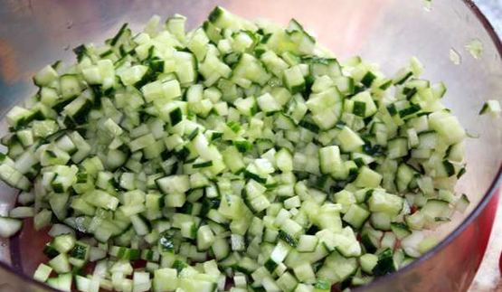 окрошка на квасе с вареной колбасой