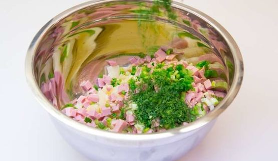 окрошка на сыворотке с колбасой