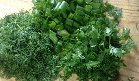 окрошка с куриной грудкой и помидорами