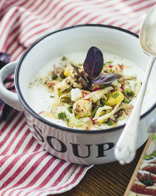 Окрошка с куриной грудкой на кефире