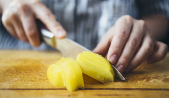 окрошка с куриной грудкой на кефире