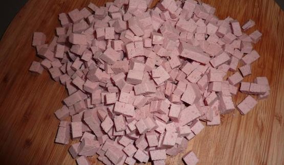 окрошка с редисом и шпинатом