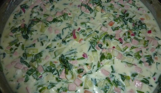 окрошка с редисом и шпинатом
