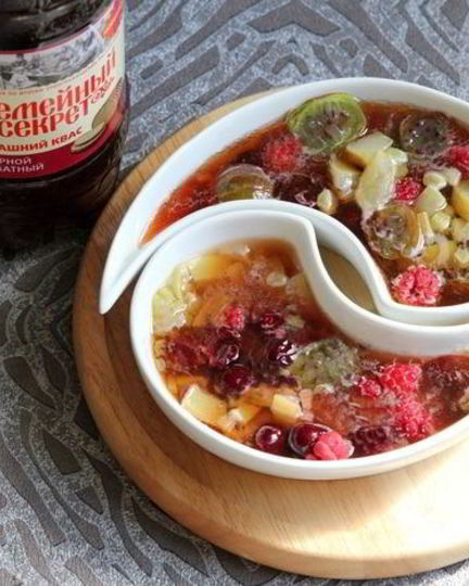 Рецепт окрошки с ревенем и сибирскими ягодами