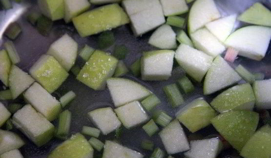 окрошка с ревенем и сибирскими ягодами