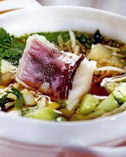 Рецепт окрошки с рыбой и огуречным рассолом