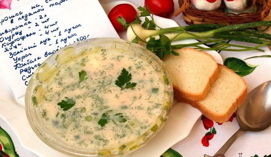 окрошка в ледяной тарелке на сыворотке с редькой