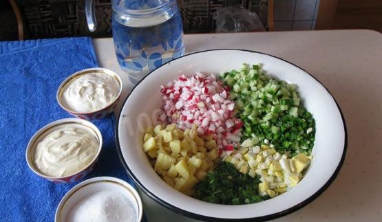 вкусная окрошка на сметане и воде