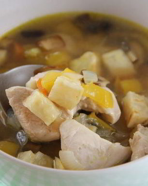 Куриный суп с запеченными овощами и розмарином