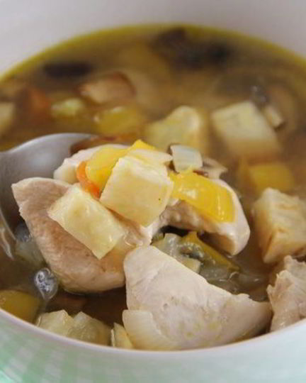 Рецепт куриного супа с запеченными овощами и розмарином