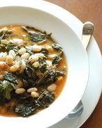 Овощной суп с листовой капустой и белой фасолью