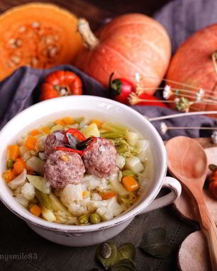 Овощной суп с тыквой и фрикадельками