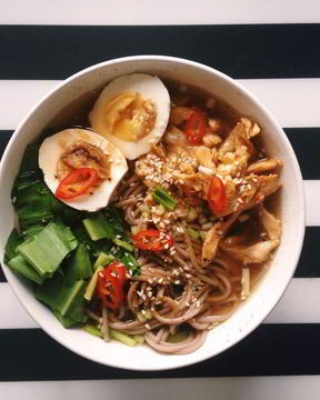 Простой японский суп с гречневой лапшой