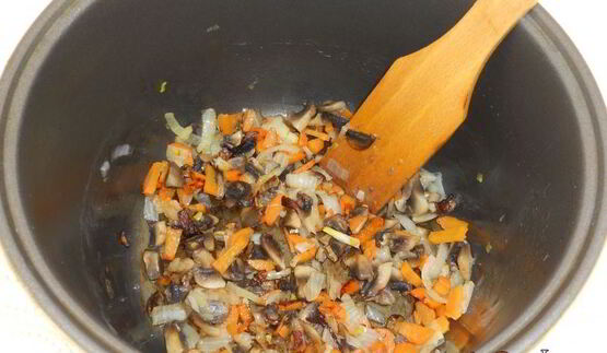 рассольник с грибами и овсянкой в мультиварке