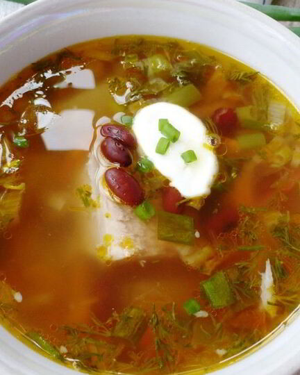 Рецепт рассольника с консервированной фасолью и солеными помидорами