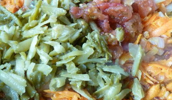 рассольник с консервированной фасолью и солеными помидорами