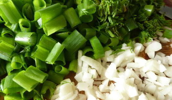 рассольник с консервированной фасолью и солеными помидорами