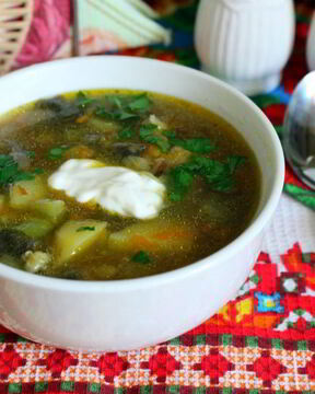 Рассольник с лесными грибами в мультиварке