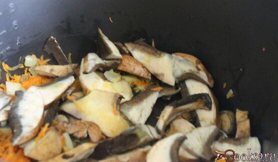 рассольник с лесными грибами в мультиварке