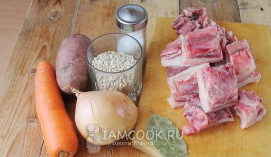 рассольник с перловкой и солеными огурцами с говядиной