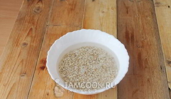 рассольник с перловкой и солеными огурцами с говядиной