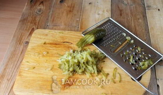 рассольник с перловкой и солеными огурцами с говядиной