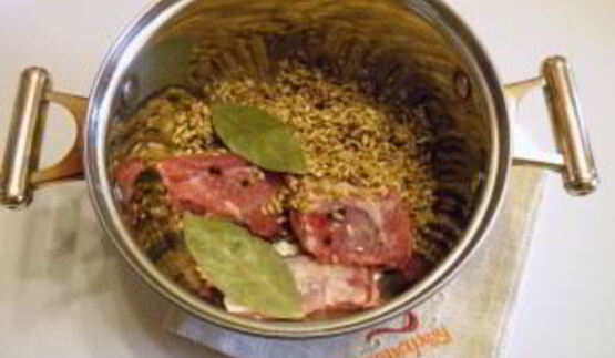 рассольник с перловкой и солеными огурцами