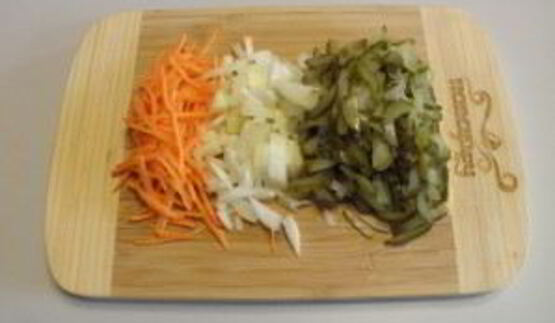 рассольник с перловкой и солеными огурцами