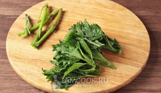 рассольник с рисом и крапивой