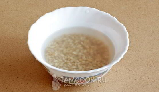 рассольник с томатом, перловкой и солеными огурцами