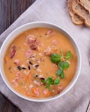 Сытный рассольник с фасолью и беконом