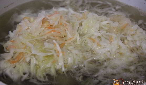 щи из квашенной капусты с грибами и перловкой