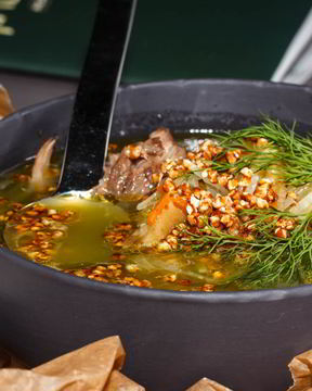 Щи из квашеной капусты с белыми грибами